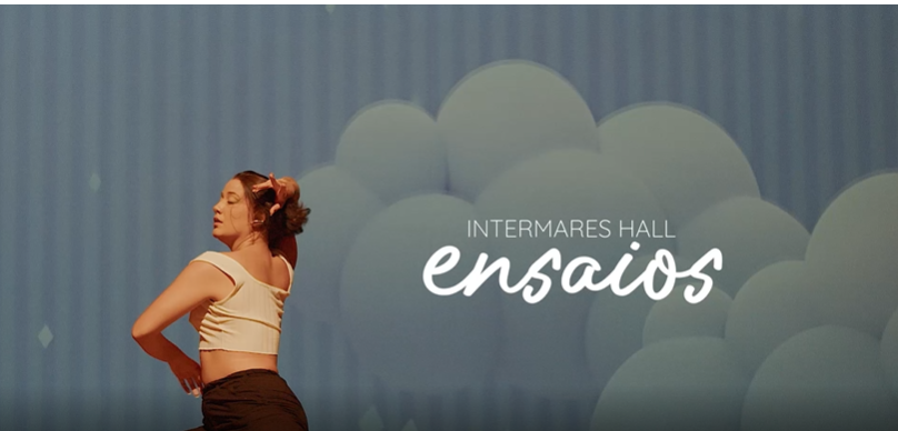 A bailarina Marina Barcellos flutuou entre nuvens, experimentando o palco do Intermares Hall