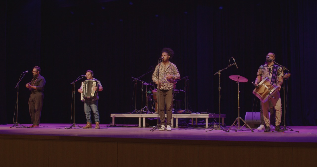 A banda Os Fulano apresentou muito forró no palco do Intermares Hall